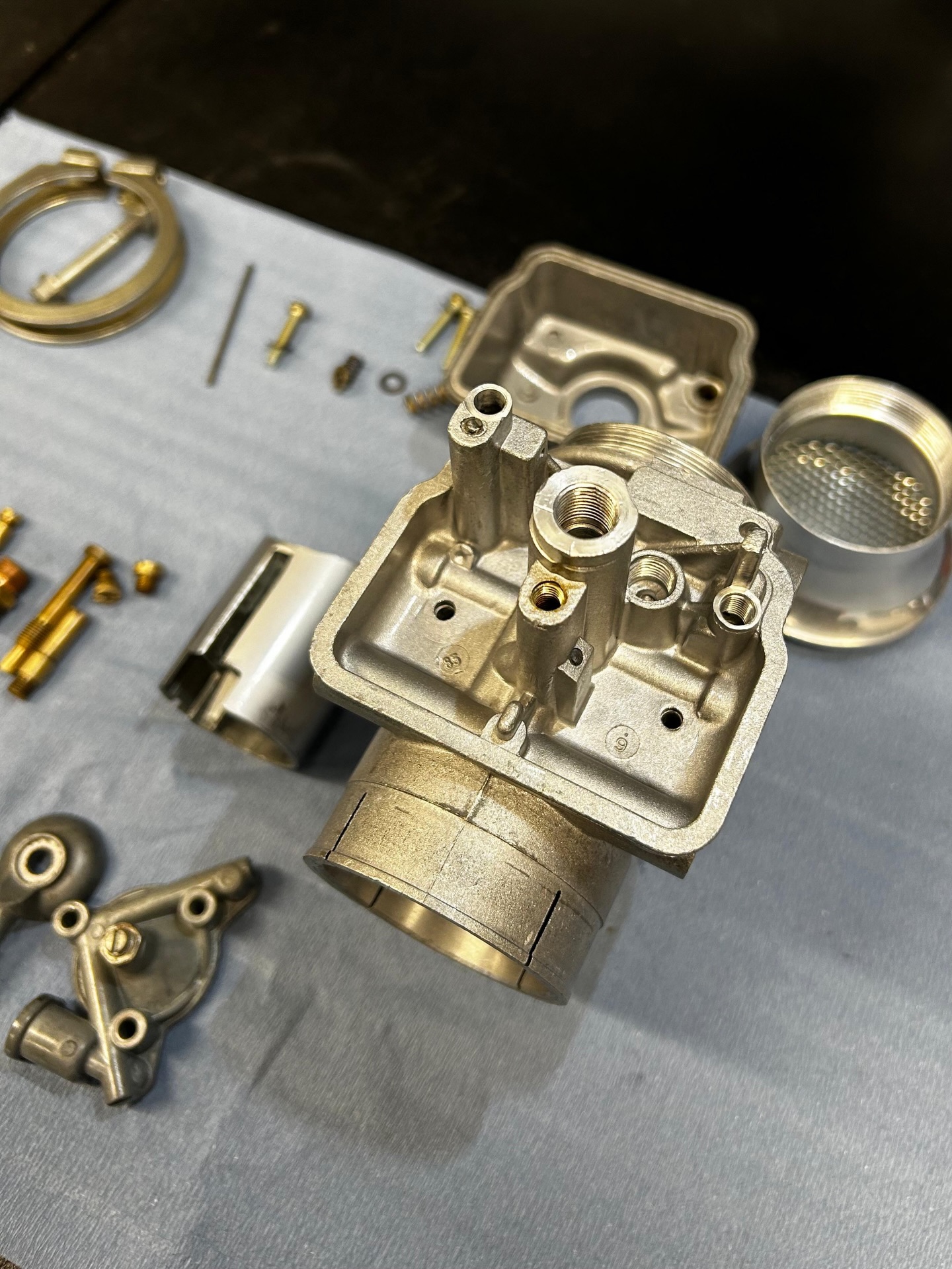 Officina per restauro moto a Milano Quarto Oggiaro