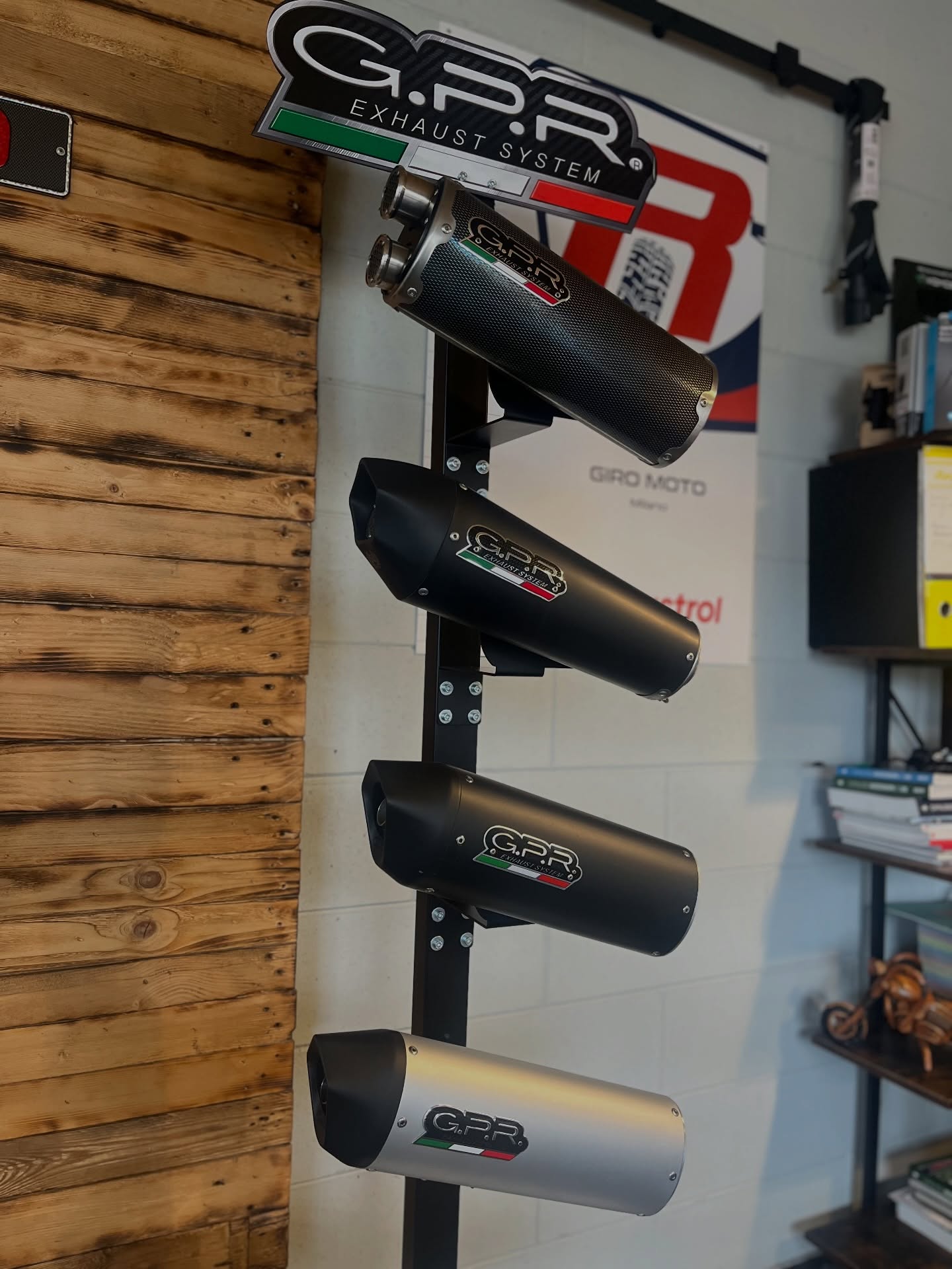 Officina per restauro moto a Milano Quarto Oggiaro